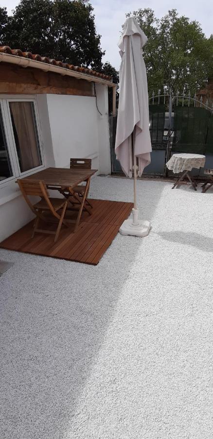 Petit Studio Independant Dans Jardin Avec Parking Et Portail Electrique Marseille Luaran gambar